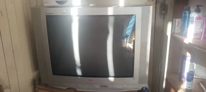 Vende-se um tv de tubo marca LG