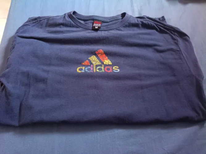 Camisa azul da Adidas 