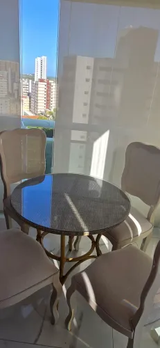 Conjunto mesa e cadeiras
