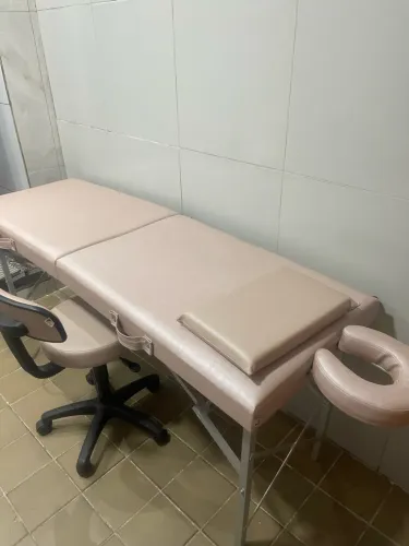 Maca com extensor, mocho e travesseiro hospitalar