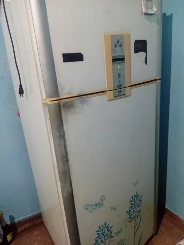Cama colchão e geladeira 
