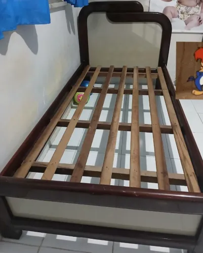Vende-se cama de solteiro com colchão ortobom 