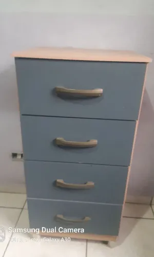 250$ Cômoda seminova 