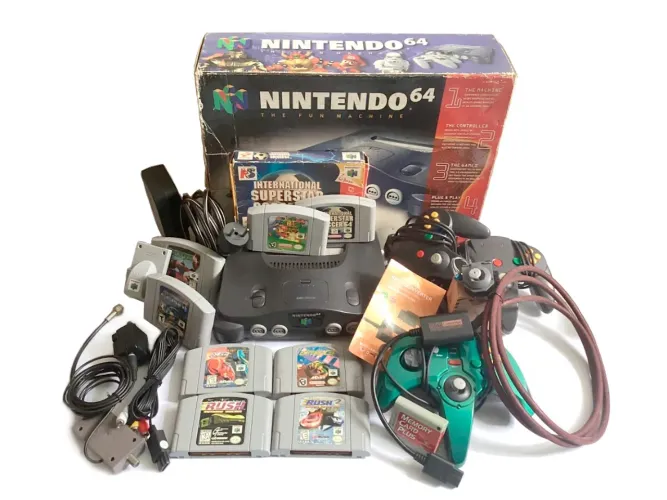 Nintendo 64 Americano + 9 Jogos + 3 Controles + Acessórios