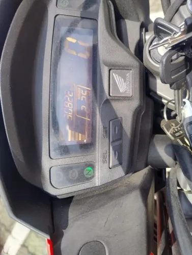 Vendo Honda Bros 160, ano 2019, vermelha, muito bem conservada, apenas 30 mil km.