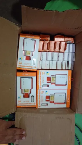 Vendo lote de carregadores e cabos usb novos
