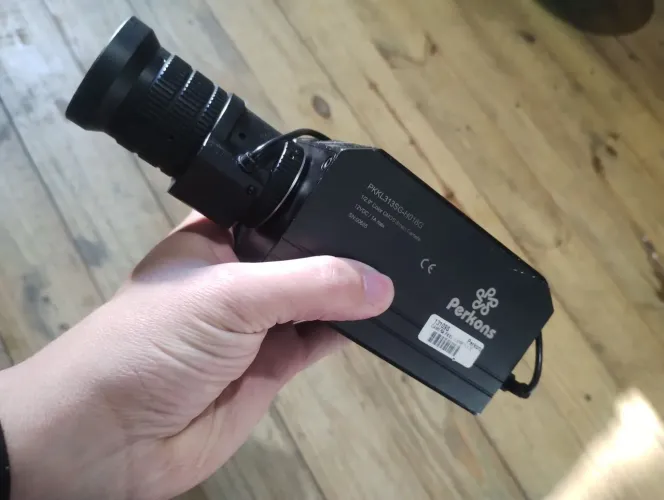 Camera perkons