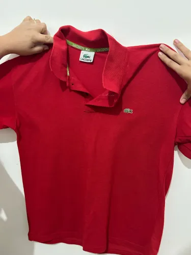 Camisa vermelha M e camiseta verde G