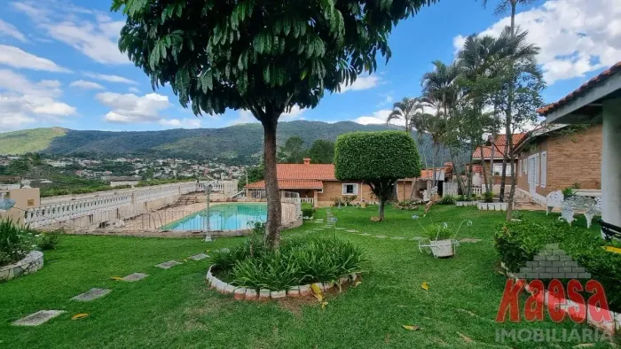 Chácara dentro da cidade, com ótima localização e vista espetacular para pedra g