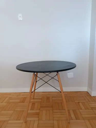 Mesa Eiffel Preta