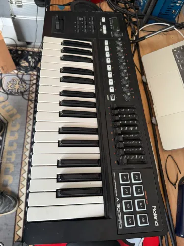 Controlador Roland A-300 Pro