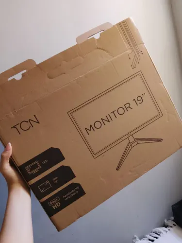 Monitor TCN 19" LED HD- novo na caixa