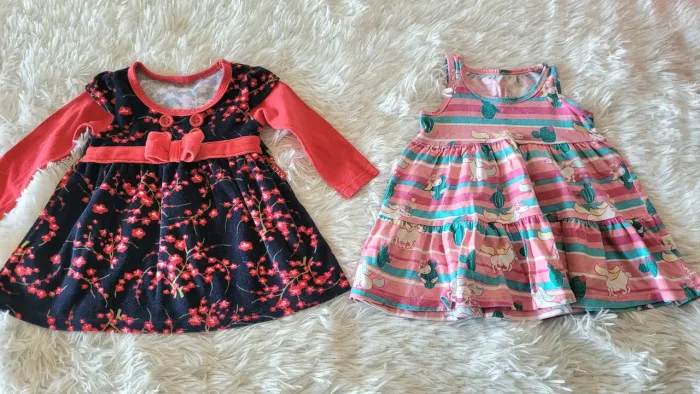 2 vestidos de bebê tamanho P 
