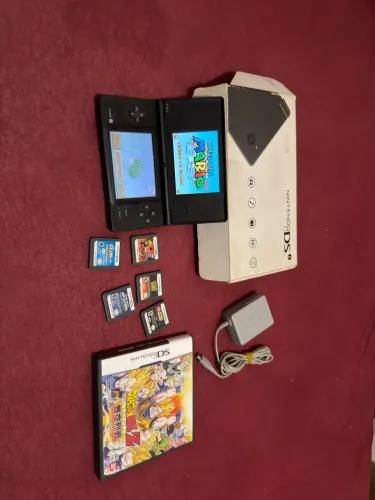 Nintendo dsi com caixa e jogos