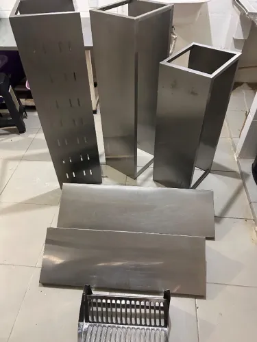 Cozinha comercial prateleiras bancadas e balcões