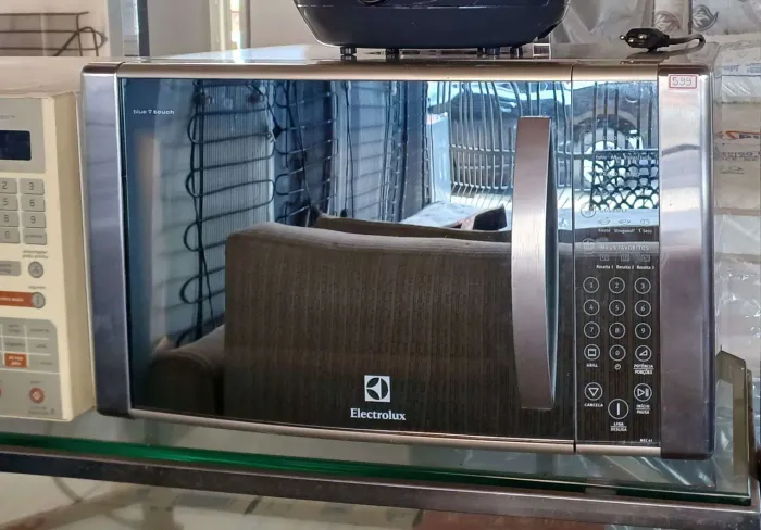 Micro-ondas com Grill Electrolux Inox Blue Touch 31 litros + Entrega grátis em Sorocaba