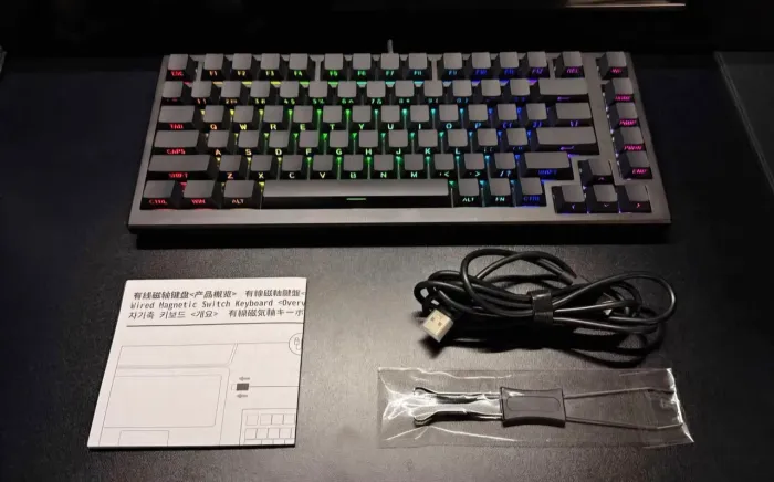 Vendo meu Akko TAC75 HE, teclado magnético (Hall Effect), em excelente estado.