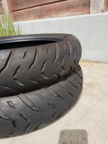 Vendo par pneu Michelin para moto aro 17 "