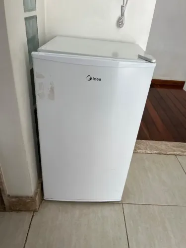 Frigobar Midea MRC10B1 Semi Novo - Muito Conservado e Pouquíssimo Usado!
