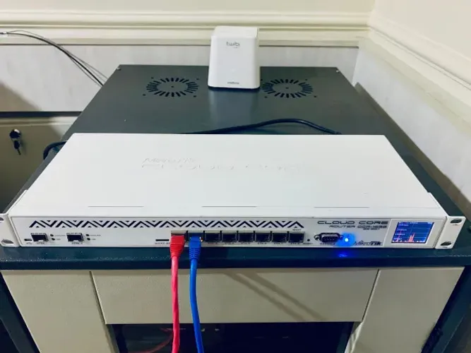 Roteador Mikrotik CCR1036-8G-2S+ (36 Núcleos, 10G SFP+)