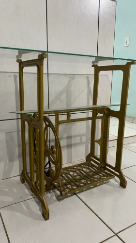 Bancada Antiga de Máquina de Costura
