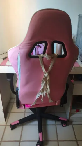 Cadeira gamer Rosa e cadeira de escritório preta