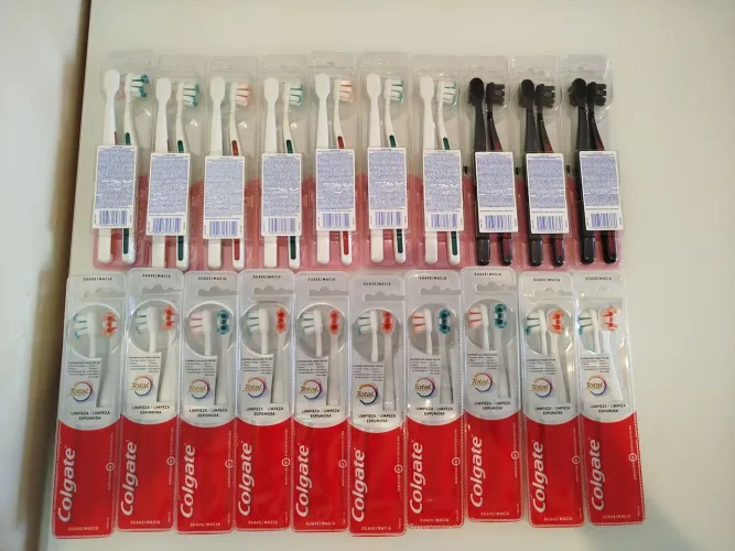 Escovas de dente Colgate