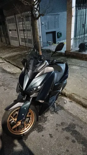 Xmax 250 único dono km baixo
