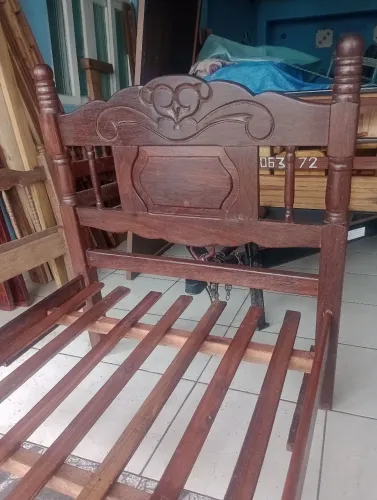 Cama de solteiro de madeira macanaiba pura 399,00