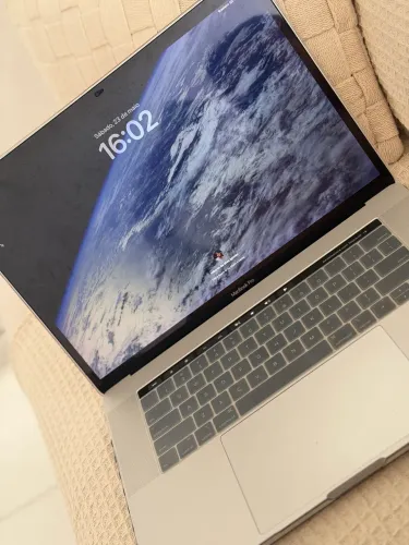 MacBook 2018 15? i7 16ram 512gb 