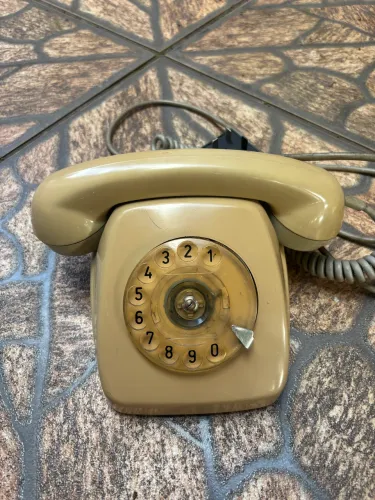 Relíquia Retrô: Telefone de Disco Antigo (Vintage)