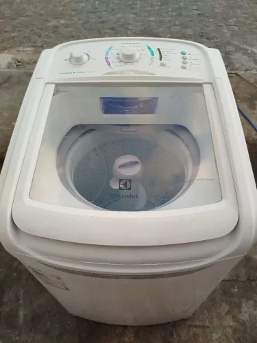 Máquina Electrolux 10 kg funcionando tudo