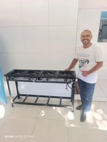 FOGÃO INDÚSTRIAL A GÁS 04 BOCAS ALTA PRESSÃO LINEAR VENÂNCIO 