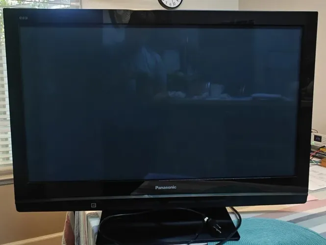 Televisão parasonic 43 polegadas acompanhada de aparelho multicanais + home theater