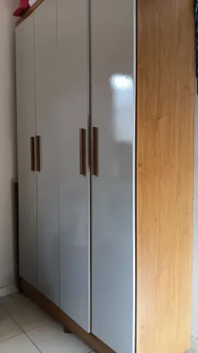 Guarda-roupas de solteiro, 4 portas.