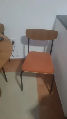 Cadeira são 04 cadeiras por 500,00