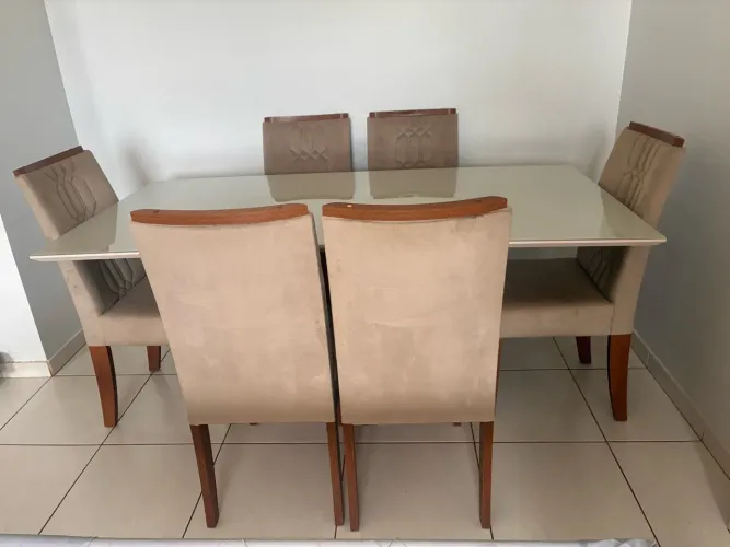 Mesa de jantar com 6 cadeiras