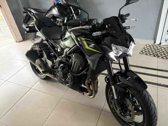 Kawasaki Z 900 2025 pouco rodada aceita troca por moto menor valor
