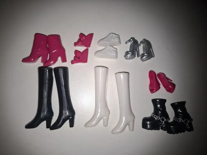 Lote sapatos e acessórios p barbie