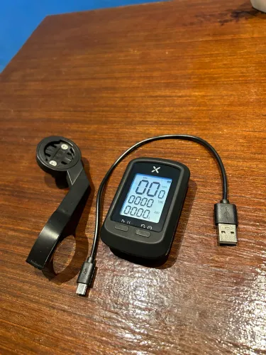 GPS Ciclístico XOSS G com Suporte e Cabo USB