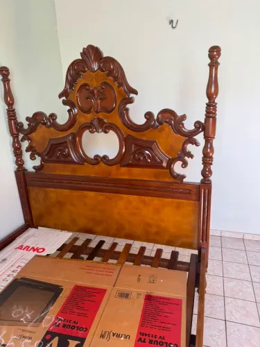 VENDO ESSA CAMA CASAL RELÍQUIA