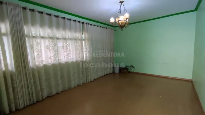 Casa para locação e venda no Centro com 05 quartos.