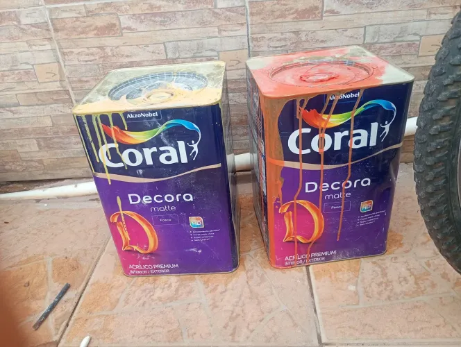 Vendo esses duas latas de tintas