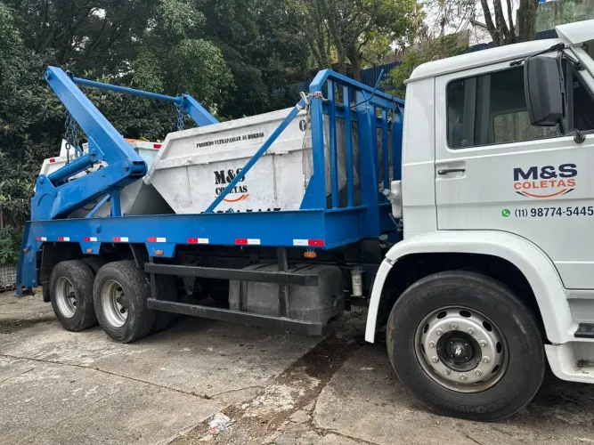 Caminhão VW Poli 23-210 ? Ano 2002 ? Equipamento + 12 Caçambas