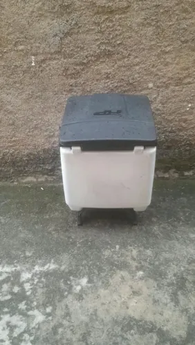 Suporte de correr com baú da mottu