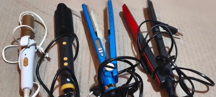 2 chapinha um babyliss e uma escova alisadora