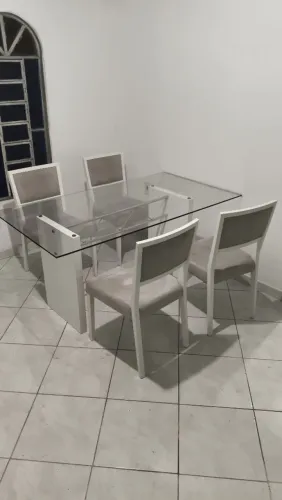 Mesa de vidro + 4 cadeira Tok& Stock 