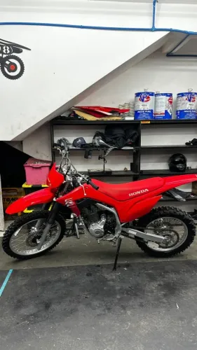 Honda CRF 250F 2025 SEMINOVA IMPECÁVEL