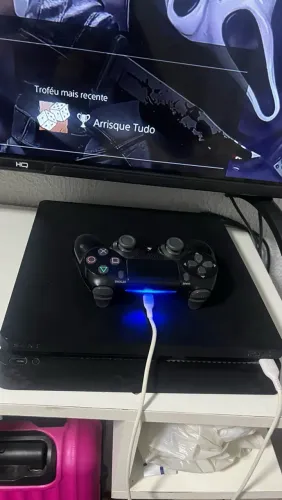 Vendo playstation 4 semi-novo 880GB + controle
