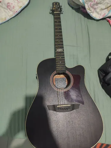 Vendo violão com acessórios